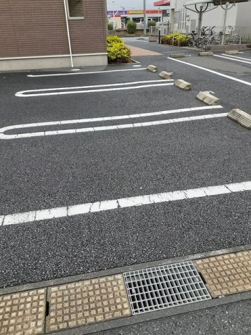 駐車場　駐車場があるので、車を買う予定の方も安心です