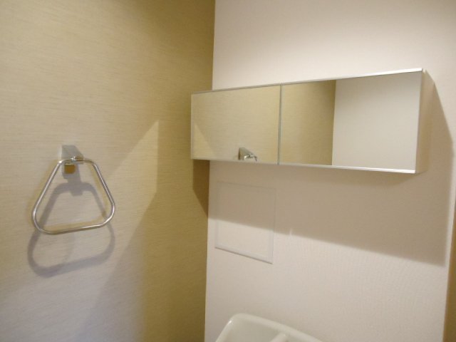 収納　トイレ収納棚