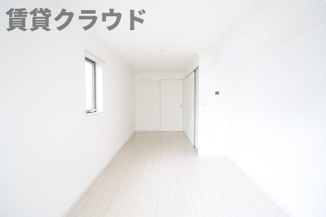 居室・リビング　人気の角部屋です！2面採光のお部屋です♪