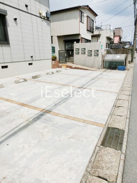 駐車場　敷地内の駐車場