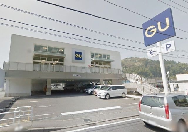 ショッピングセンター　ジーユー横浜上郷店（ショッピングセンター）まで150m
