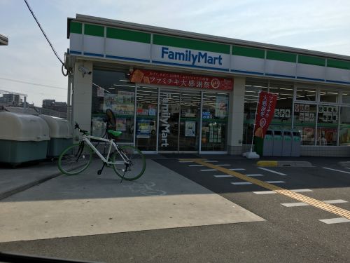 コンビニ　ファミリーマート竜が岡店（コンビニ）まで608m