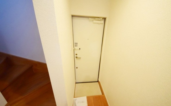 玄関　※同建物別部屋参考写真