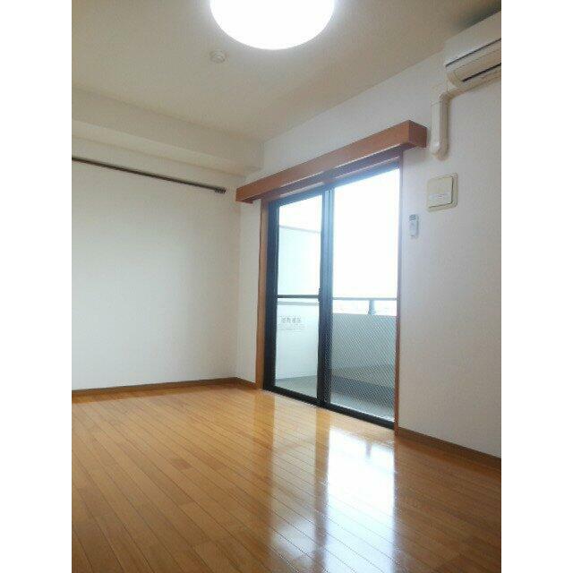 その他部屋・スペース　開放的な寝室です