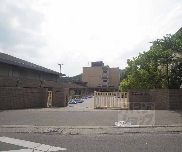 小学校　明徳小学校（小学校）まで324m
