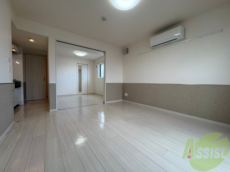 居室・リビング　白を基調とした明るい印象のお部屋になっています！