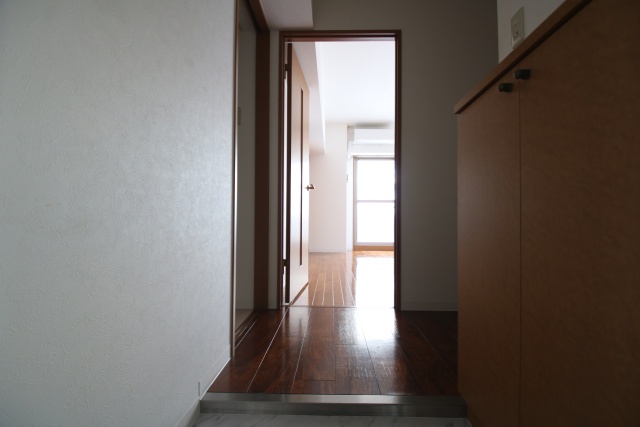 玄関　※別室の参考写真の為、現況優先です。