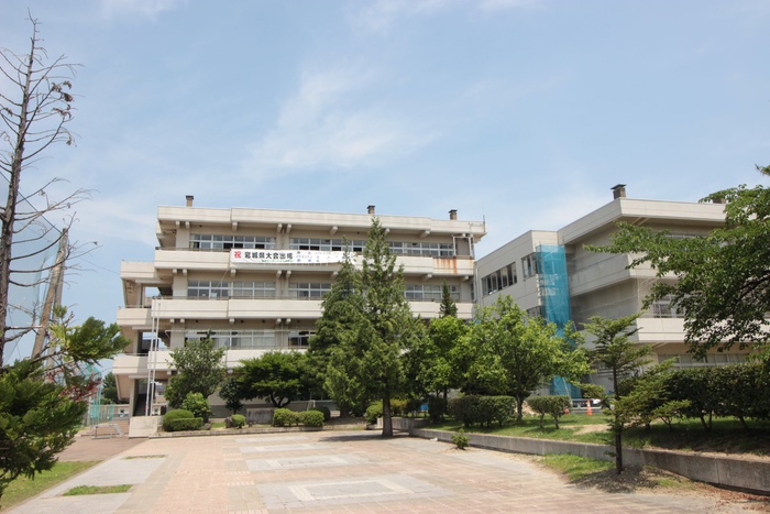 中学校　郡山中学校（中学校）まで300m