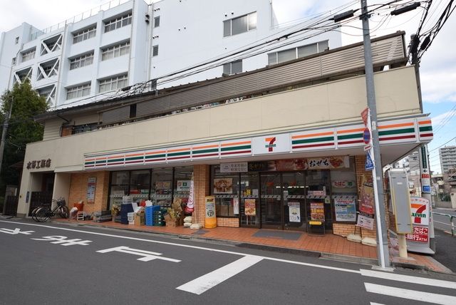 コンビニ　セブンイレブン北区赤羽南2丁目店（コンビニ）まで275m