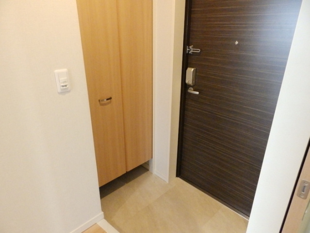 玄関　写真は別のお部屋です。※現況を優先します写真は別のお部屋です