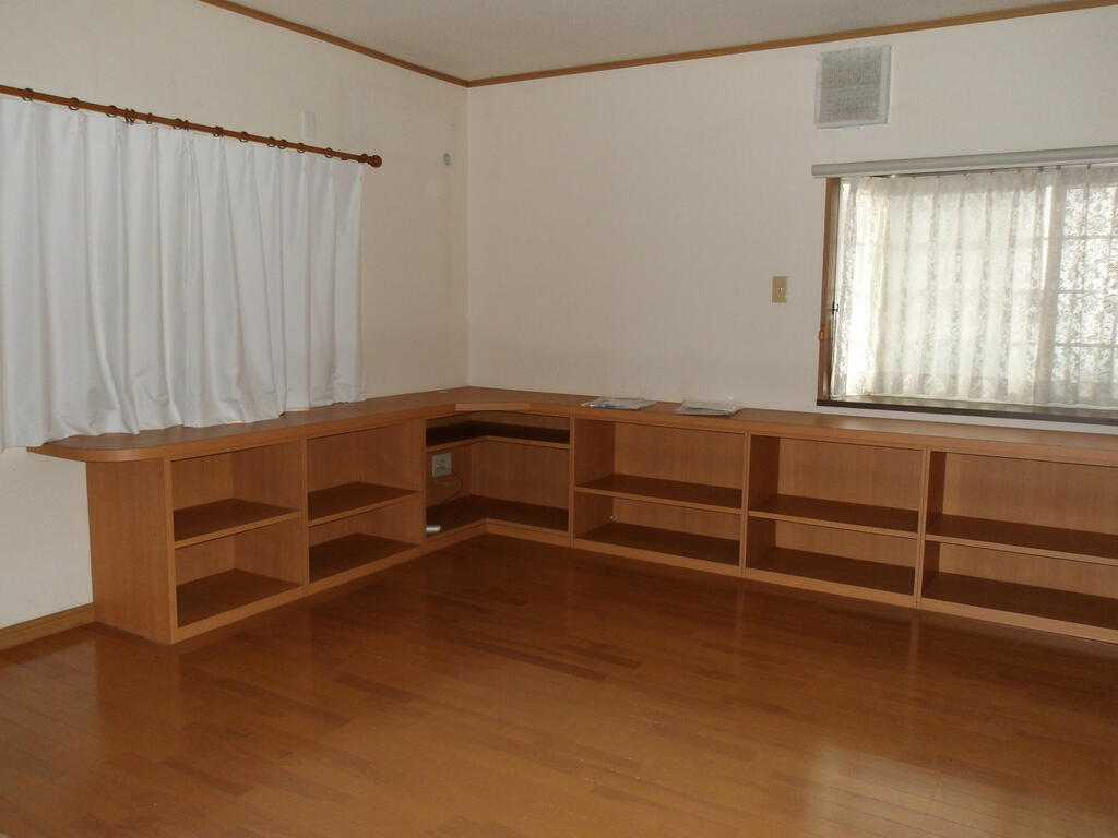 中陰527番5貸家の居間写真