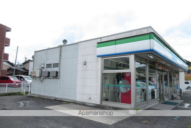 コンビニ　ファミリーマート（コンビニ）まで850m