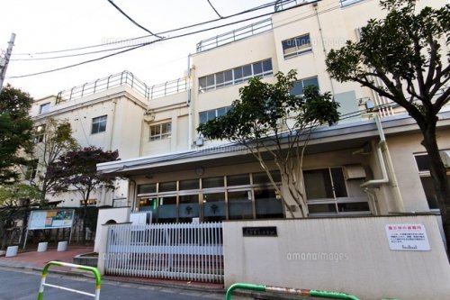 小学校　新宿区立落合第三小学校（小学校）まで1411m