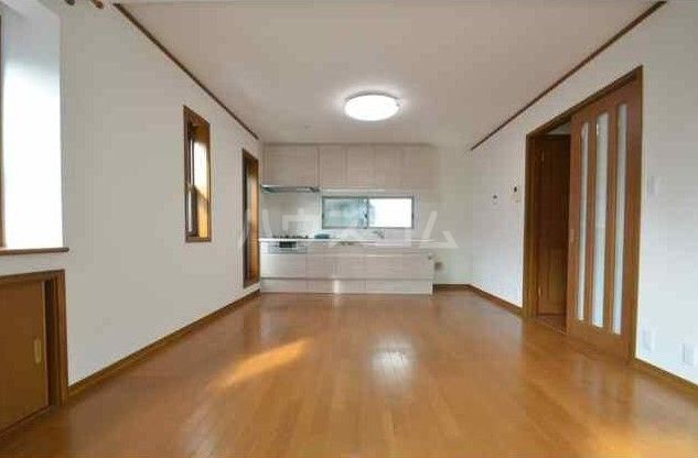 港北区大倉山5丁目戸建ての居間写真