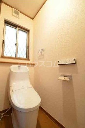 港北区大倉山5丁目戸建てのトイレ写真