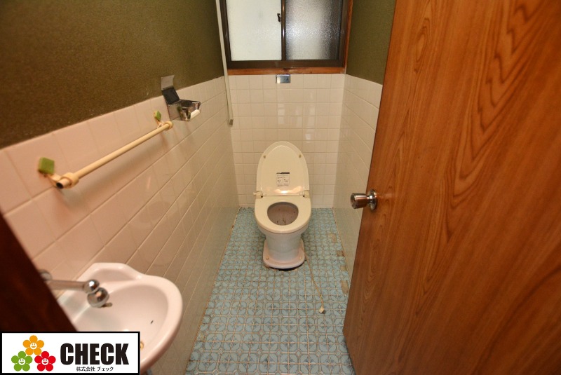 ＪＲ日田彦山線 池尻駅 徒歩15分 1階建 築51年のトイレ写真