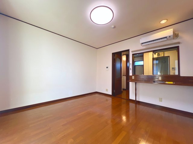 レジデンシア井の頭の居間写真