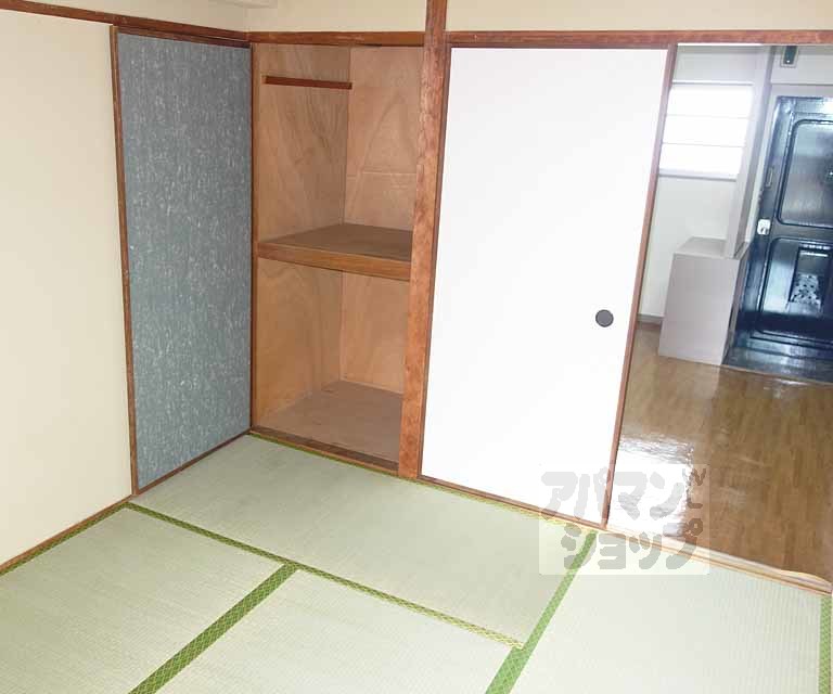 カーサデ東山の居間写真