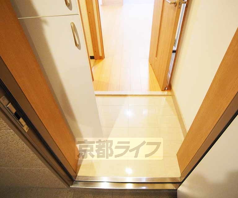ＪＲ東海道本線 京都駅 徒歩10分 5階建 築12年の玄関写真