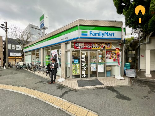 コンビニ　ファミリーマート 横浜大口駅前店（コンビニ）まで735m