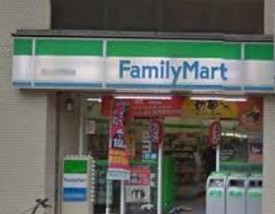 コンビニ　ファミリーマート東大正門前店（コンビニ）まで121m