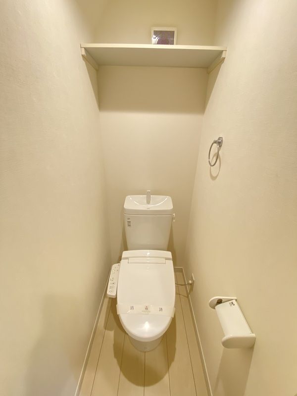 ＪＲ横浜線 淵野辺駅 徒歩7分 2階建 築11年のトイレ写真