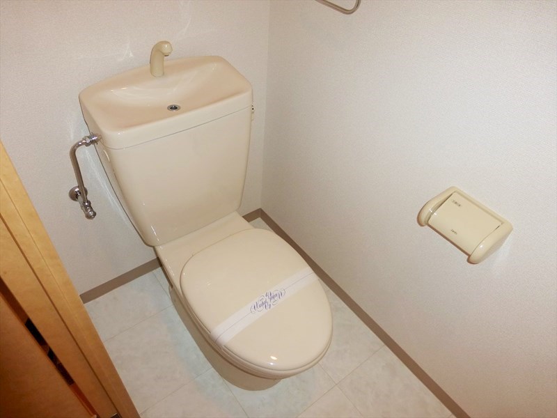 ＪＲ東海道本線 近江八幡駅 徒歩20分 3階建 築24年のトイレ写真