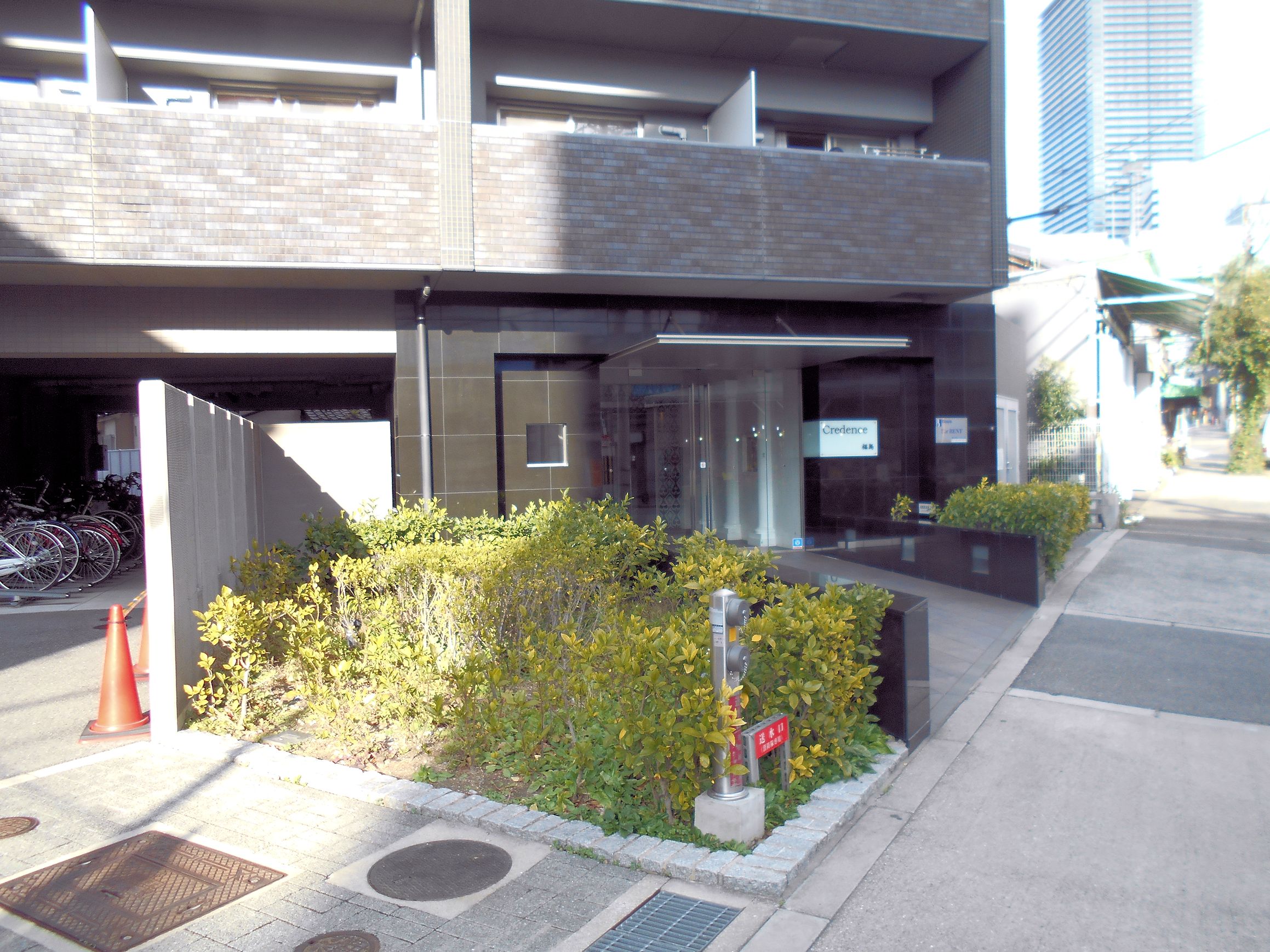 建物外観　緑も綺麗にお手入れしてあります