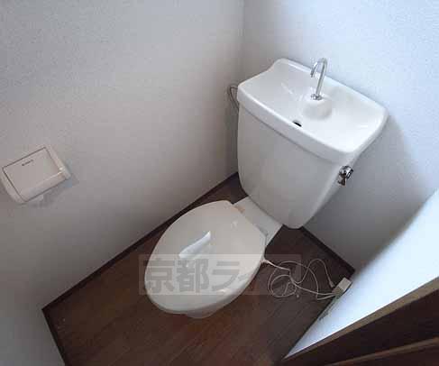 地下鉄東西線 東野駅 徒歩15分 2階建 築35年のトイレ写真