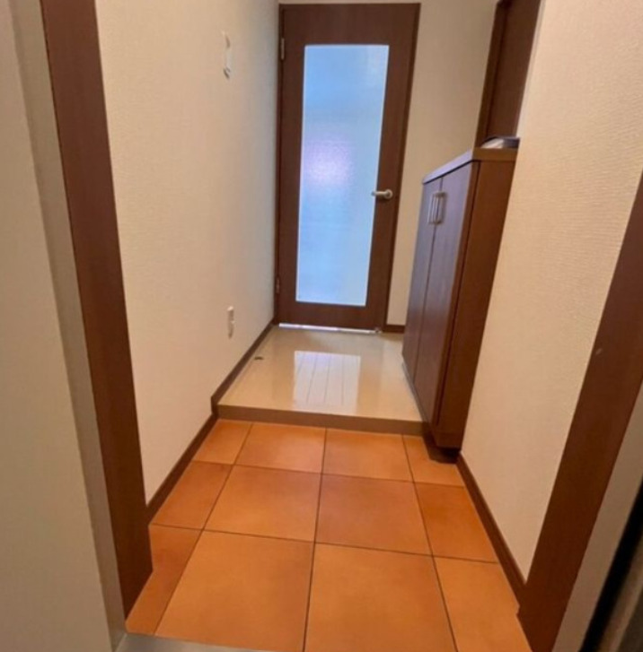 玄関　※別部屋の参考写真です。