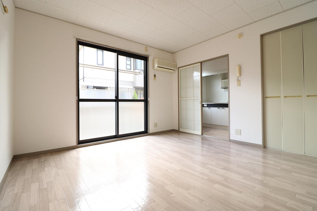 眺望　8帖洋室、結構広々～♪