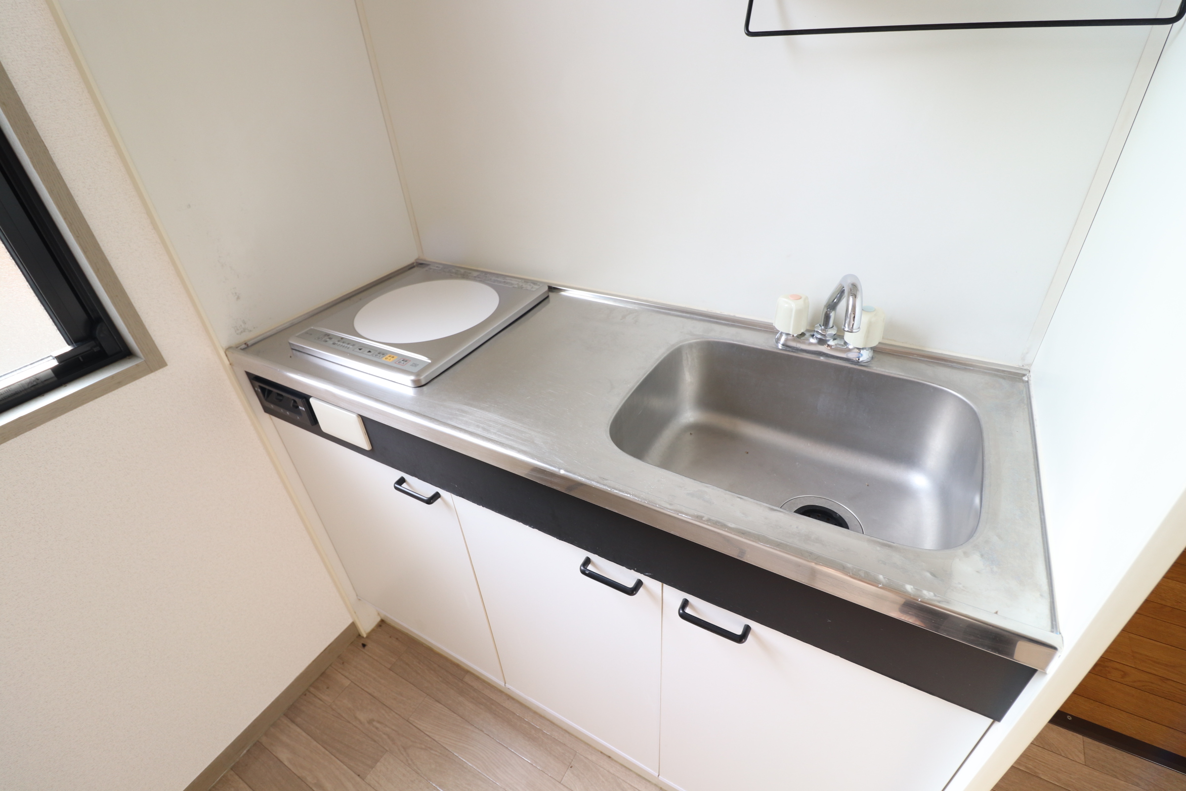 キッチン　キッチン横に窓有り☆