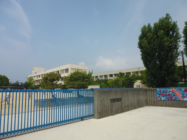 小学校　播磨町立蓮池小学校（小学校）まで725m