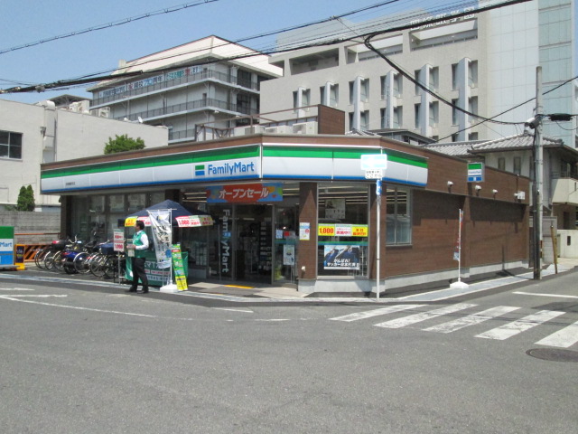 コンビニ　ファミリーマート四条畷駅前店（コンビニ）まで163m