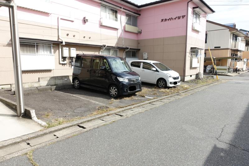 【スカイハイツVの駐車場】