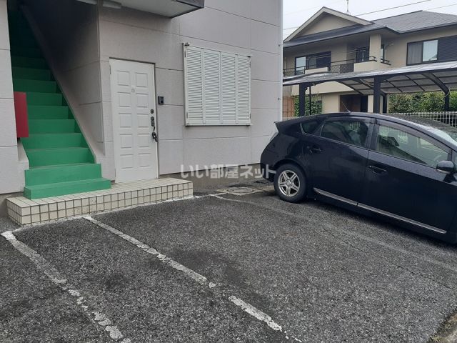 【青嵐館Iの駐車場】