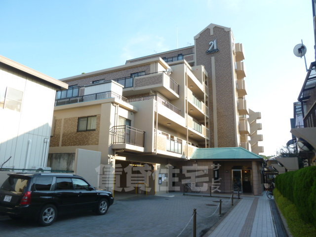 京都市山科区音羽森廻り町のマンションの建物外観