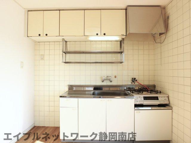 キッチン　コンパクトなキッチンで掃除もラクラク