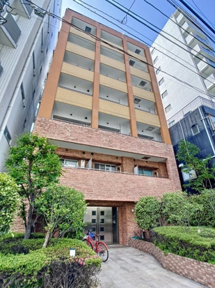 ラグジュアリーアパートメント三田慶大前の建物外観