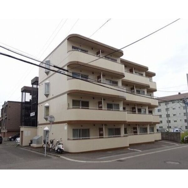 札幌市西区二十四軒三条のマンションの建物外観