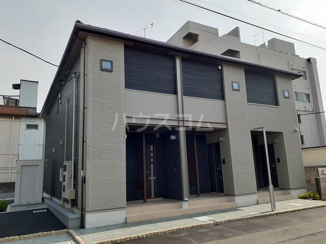 加須市本町のアパートの建物外観