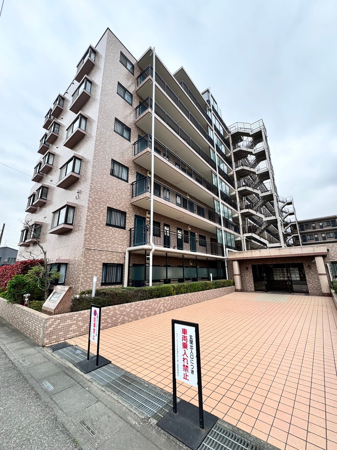 さいたま市桜区田島のマンションの建物外観