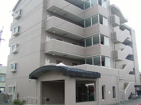宇和島市桝形町のマンションの建物外観
