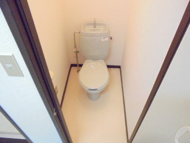 トイレ　いたって普通のトイレです