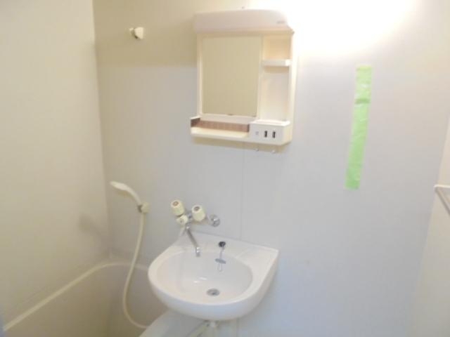 洗面設備　ＵＢの洗面台、キレイです。