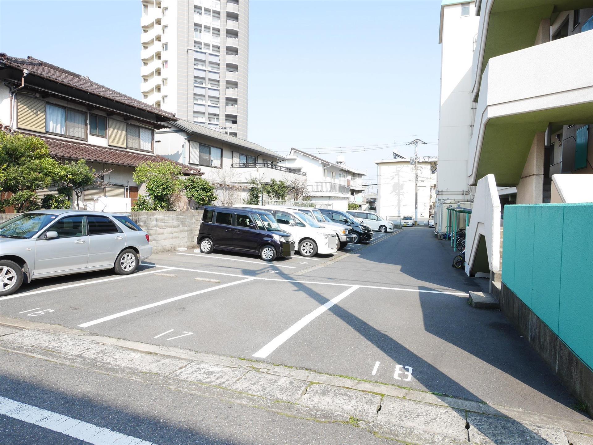 【高峰グリーンマンションの駐車場】