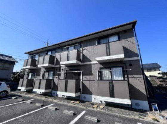 岡山市北区横井上のアパートの建物外観