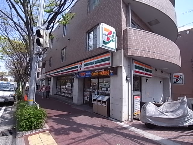 【芦屋市春日町のアパートのコンビニ】