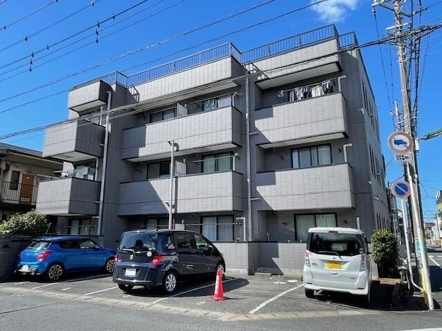 【松戸市竹ケ花西町のマンションの建物外観】