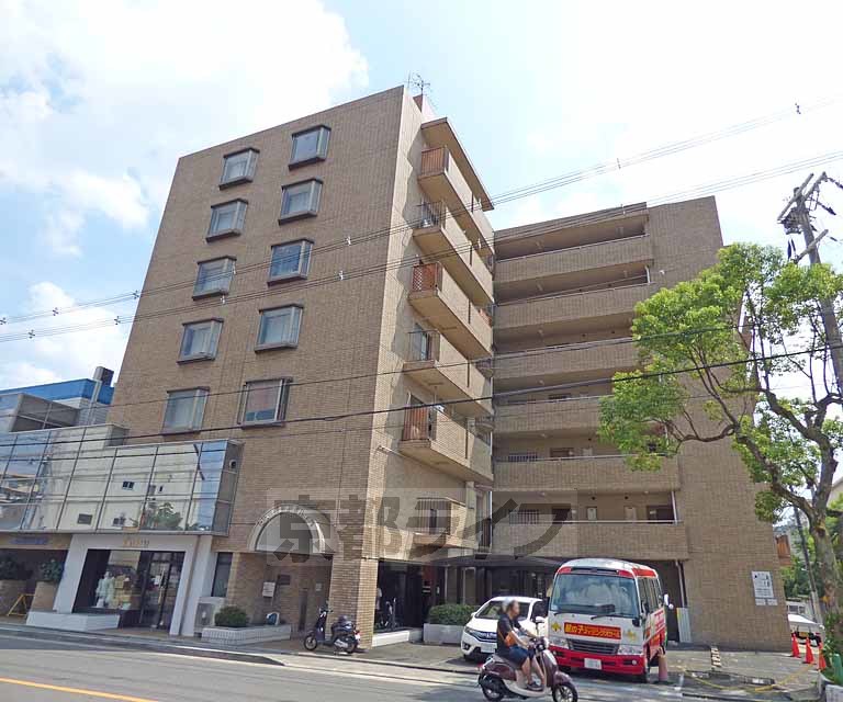 【京都市上京区多門町のマンションの建物外観】